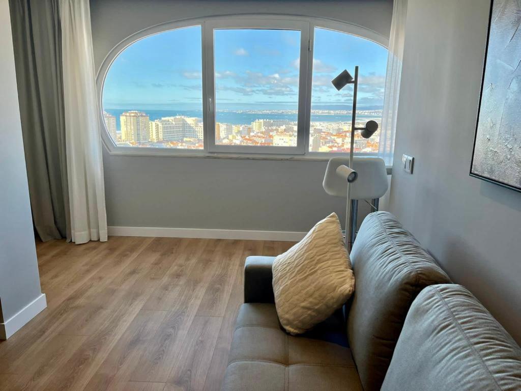 T2 Com Uma Vista Deslumbrante Sobre O Atlantico! Apartment Costa da Caparica Bagian luar foto