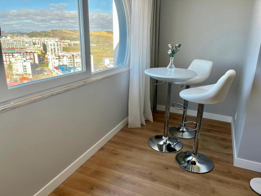 T2 Com Uma Vista Deslumbrante Sobre O Atlantico! Apartment Costa da Caparica Bagian luar foto